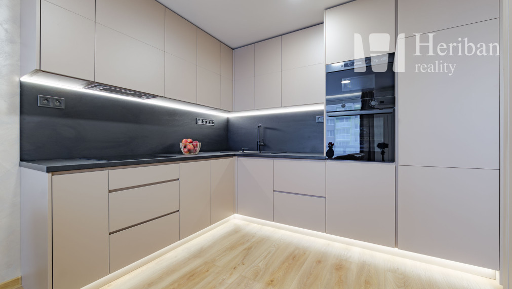 3-izb.byt s 6mlogiou, zariadený, nová komplet rek, Kurská ul