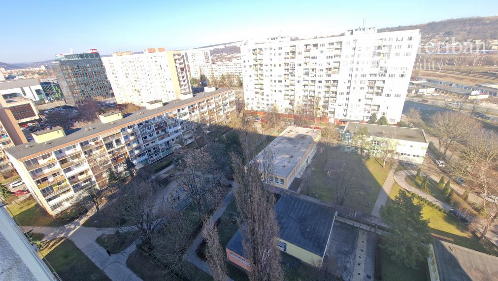 2 izb.byt s logiou, rekonštr, zariadený, Partizánska ul, JUH