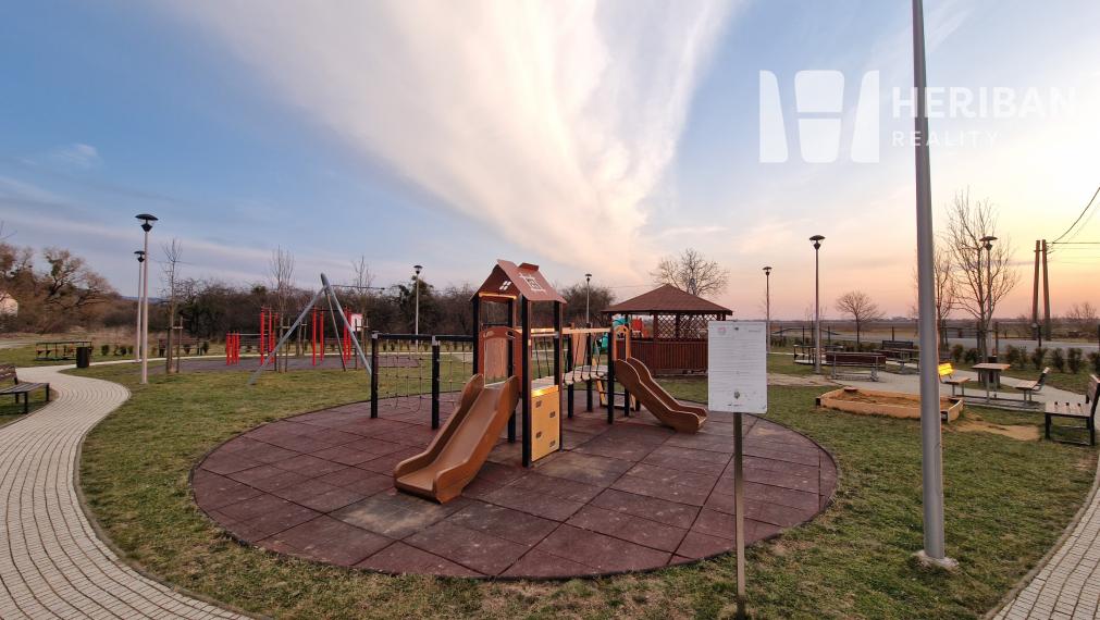 8,3 ár.pozemok so stav.povolením na RD, obec Vyšná Hutka