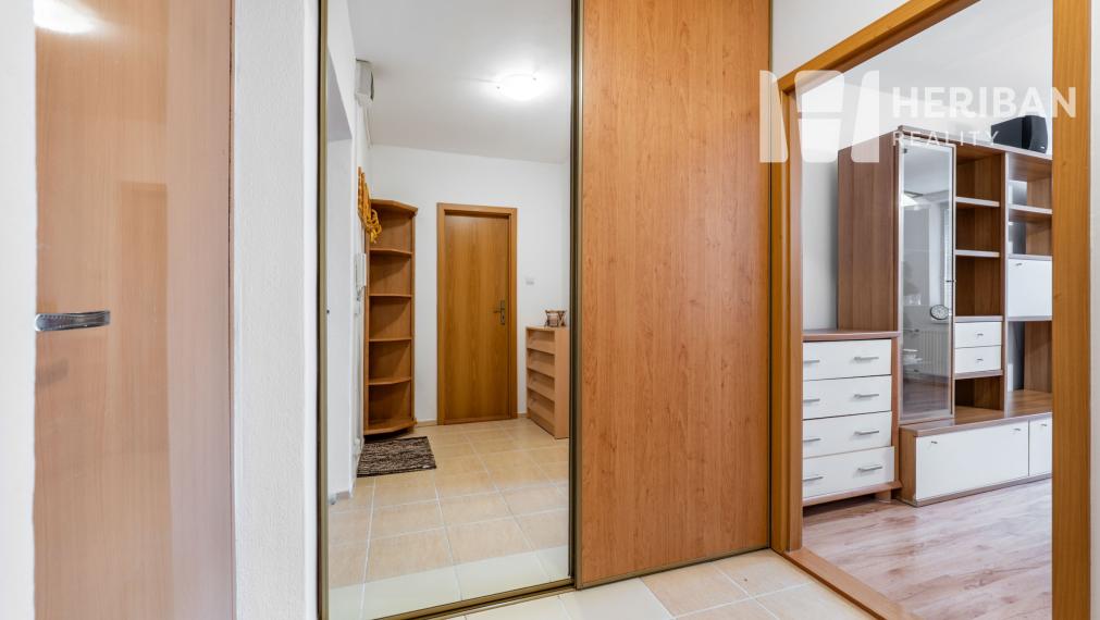 1 izb.byt s logiou, rekonštr, zariadený, Paláriková ul, JUH