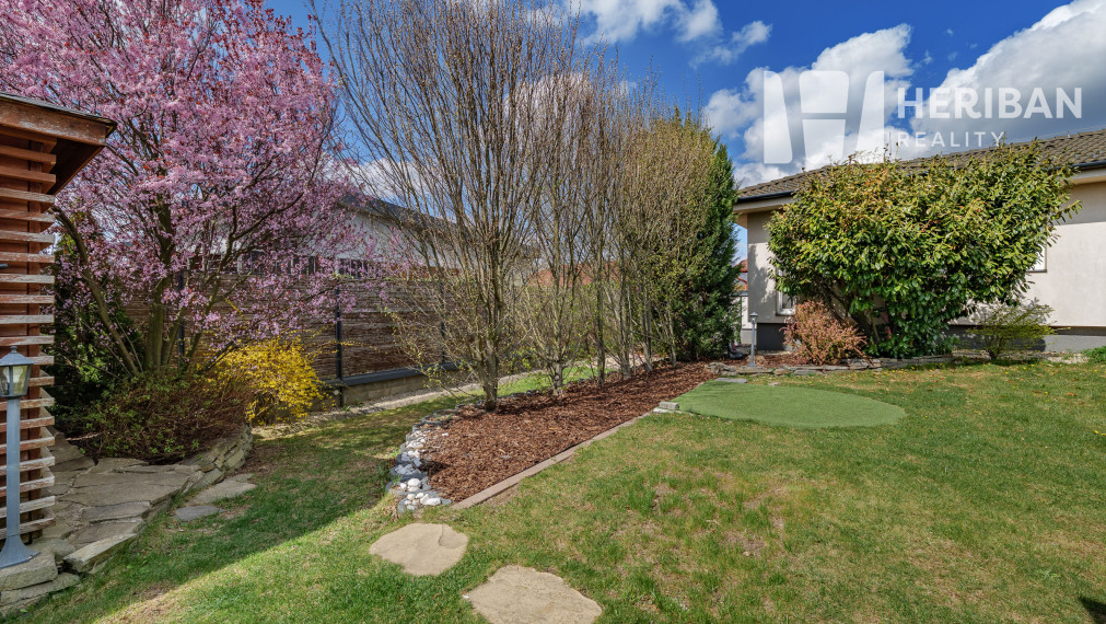 NA PREDAJ – 4 IZB. RODINNÝ DOM, VAJKOVCE (SLNEČNÁ STRÁŇ)