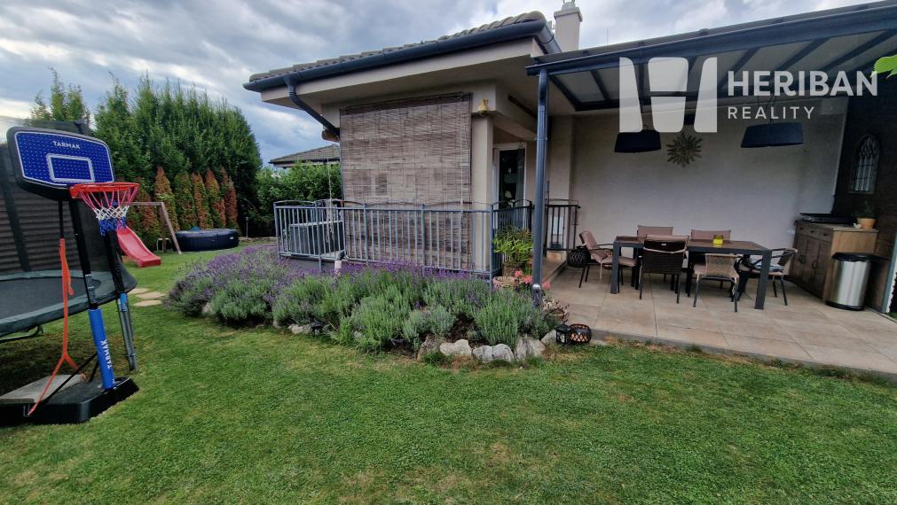 NA PREDAJ – 4 IZB. RODINNÝ DOM, VAJKOVCE (SLNEČNÁ STRÁŇ)