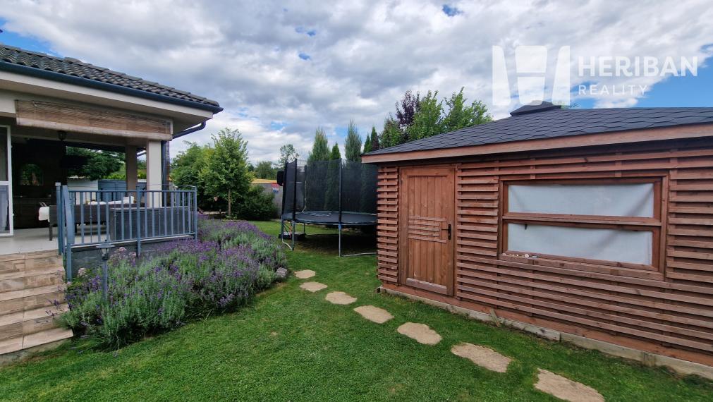 NA PREDAJ – 4 IZB. RODINNÝ DOM, VAJKOVCE (SLNEČNÁ STRÁŇ)