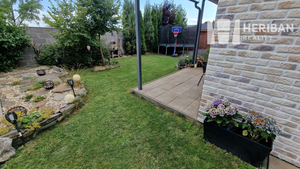 NA PREDAJ – 4 IZB. RODINNÝ DOM, VAJKOVCE (SLNEČNÁ STRÁŇ)