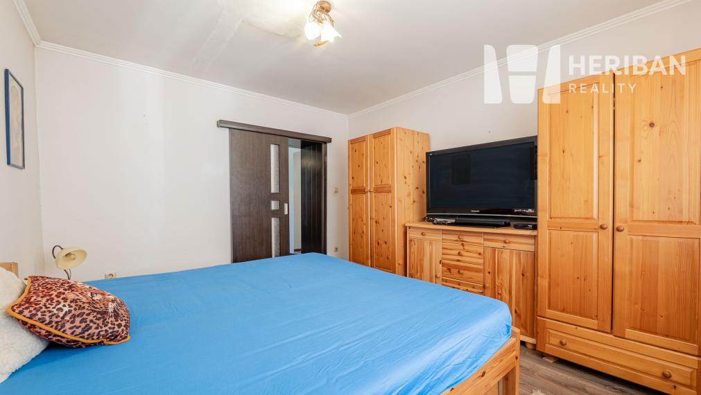 rekonštr.dom s 12,5ár.pozemkom,obec Hollóháza,Maďarsko