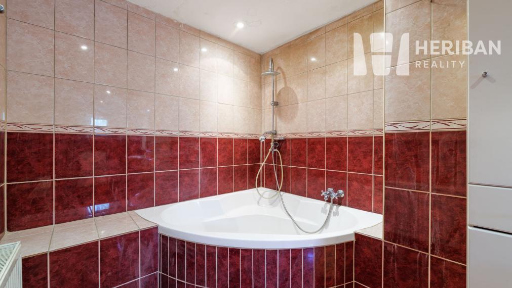 rekonštr.dom s 12,5ár.pozemkom,obec Hollóháza,Maďarsko