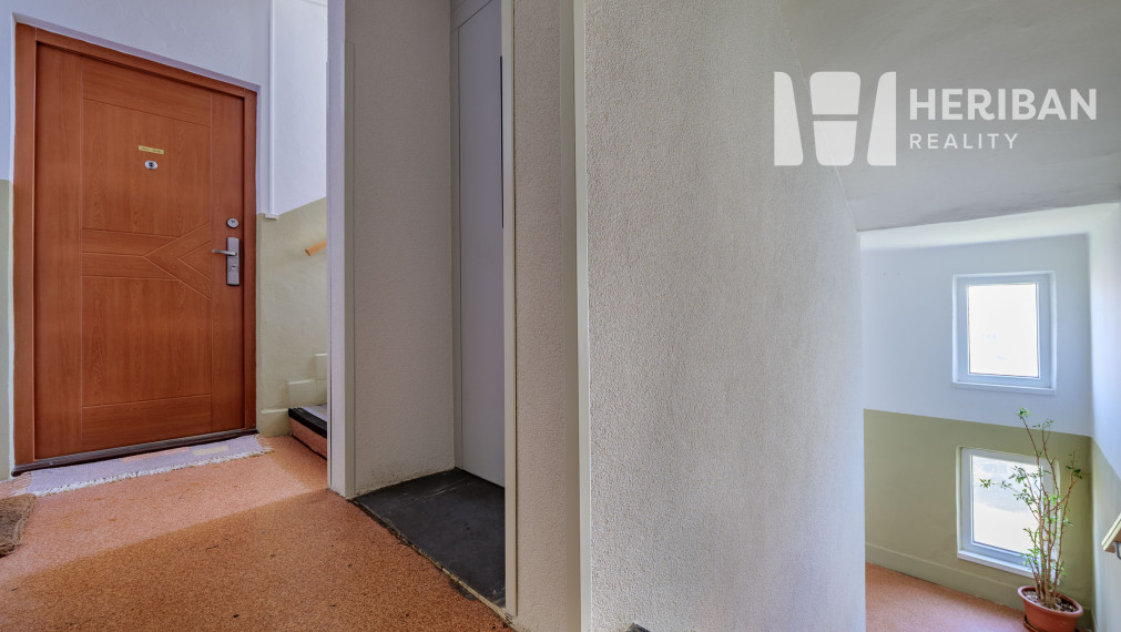 4zb.byt s logiou, 81m2, Sokolovská ul, Západ-Terasa