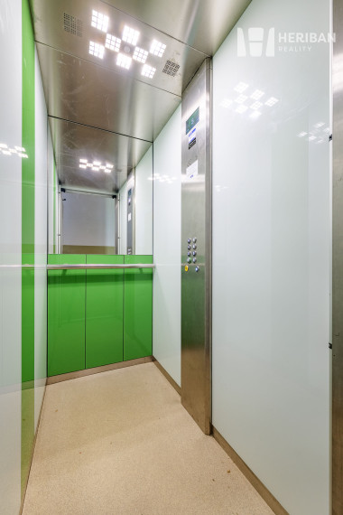 4zb.byt s logiou, 81m2, Sokolovská ul, Západ-Terasa