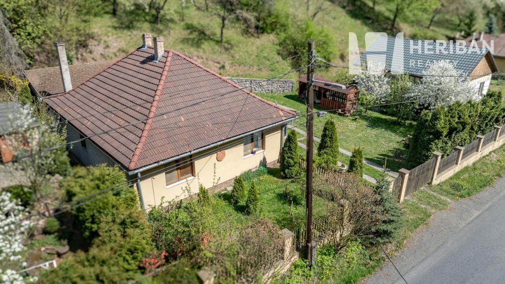 rekonštr.dom,12,5ár.pozemok,obec Hollóháza,Maďarsko