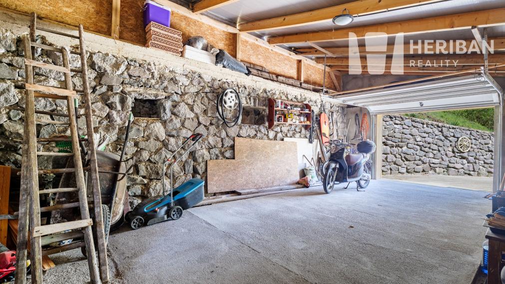 rekonštr.dom,12,5ár.pozemok,obec Hollóháza,Maďarsko