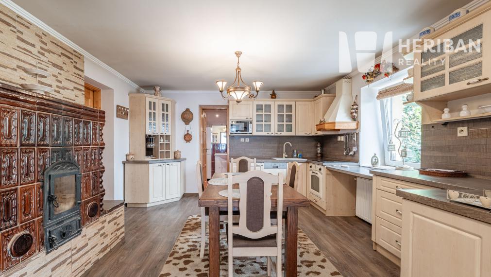 rekonštr.dom,12,5ár.pozemok,obec Hollóháza,Maďarsko