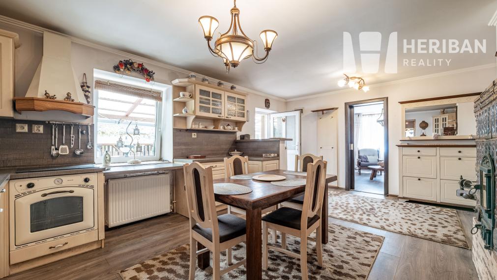 rekonštr.dom,12,5ár.pozemok,obec Hollóháza,Maďarsko