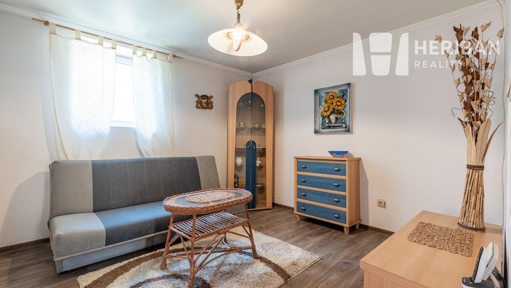 rekonštr.dom,12,5ár.pozemok,obec Hollóháza,Maďarsko