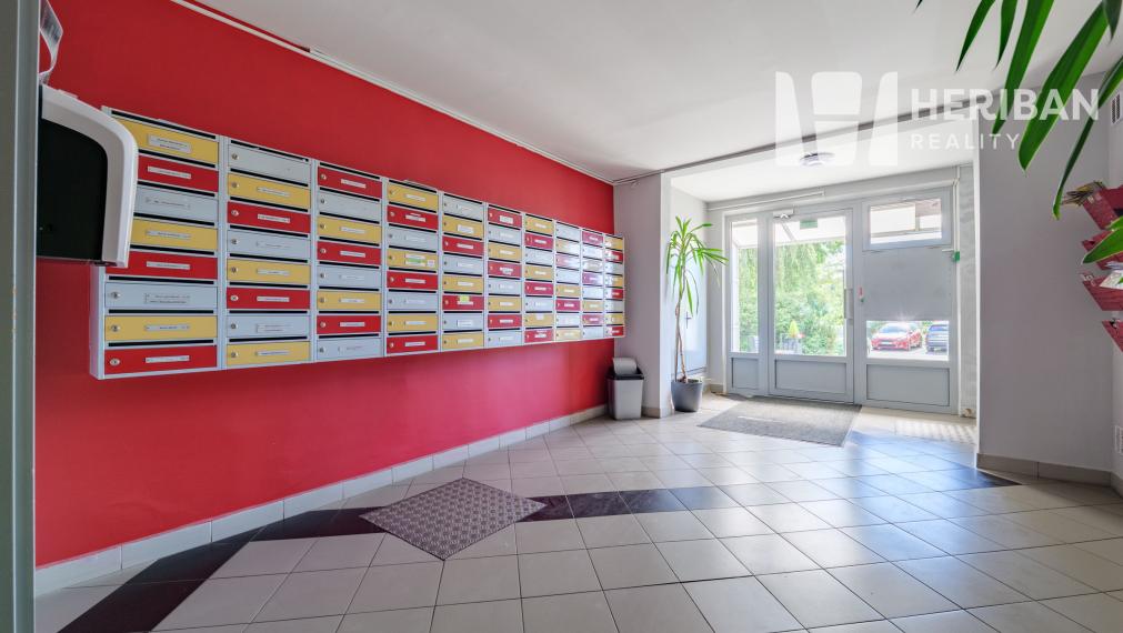 veľký 1-izb.byt s 2 logiami, 41m2, Jantárova ul, KE-JUH