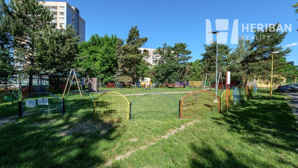 veľký 1-izb.byt s 2 logiami, 41m2, Jantárova ul, KE-JUH