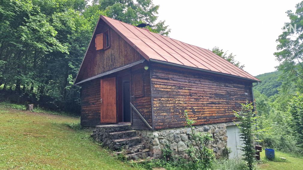 Na predaj: zrub/murovaná chata, lokalita Ružín/Košické Hámre