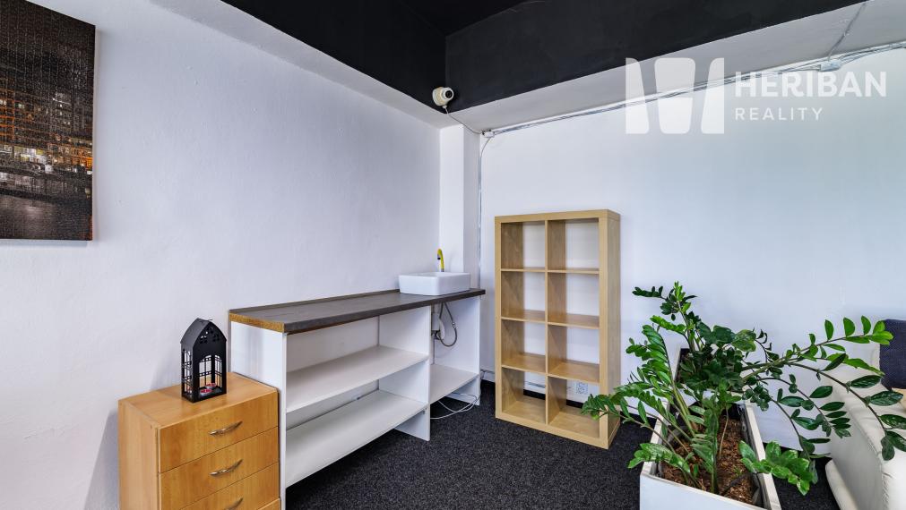 Prenájom kancelárie Ostrovského 45m2 – komfort, parkovanie