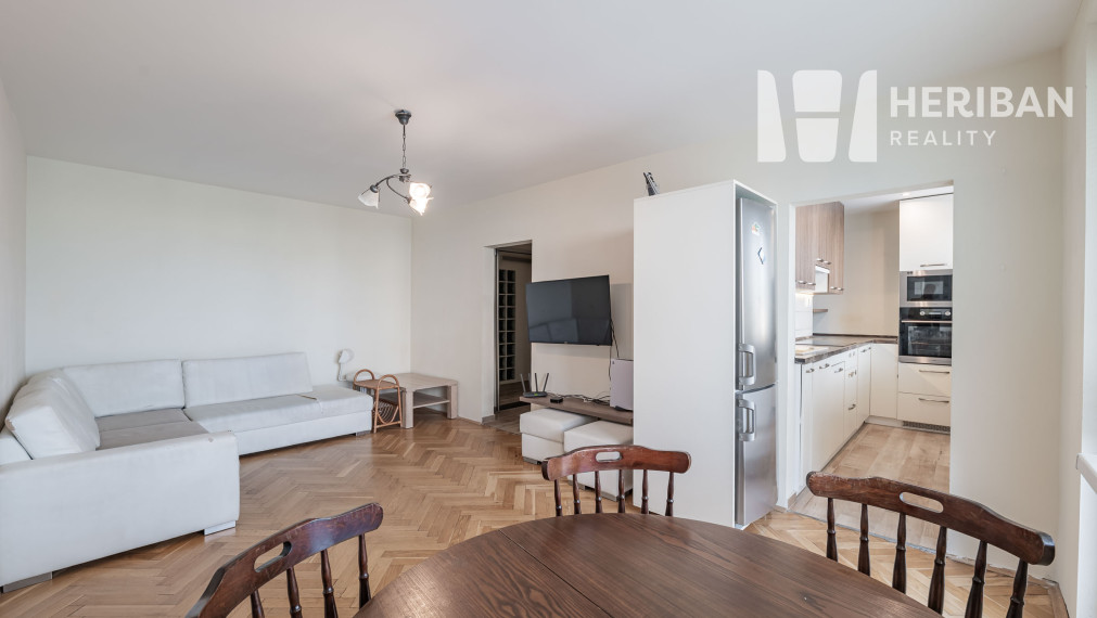 4zb.byt s logiou, 72m2, ul. Výstavby, Západ-Terasa