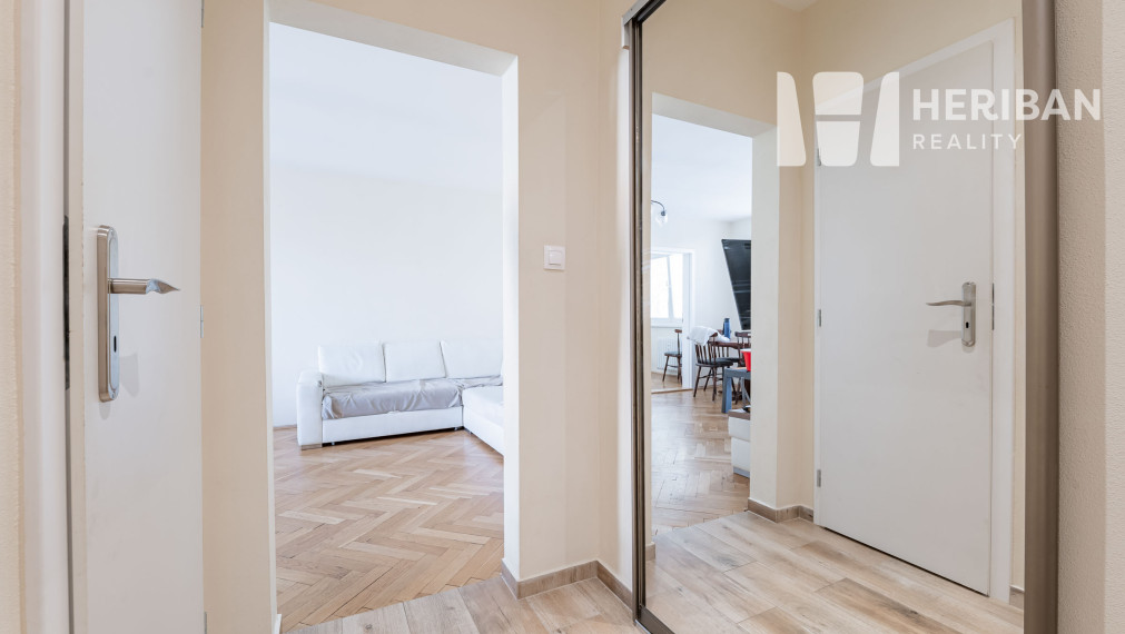 4zb.byt s logiou, 72m2, ul. Výstavby, Západ-Terasa