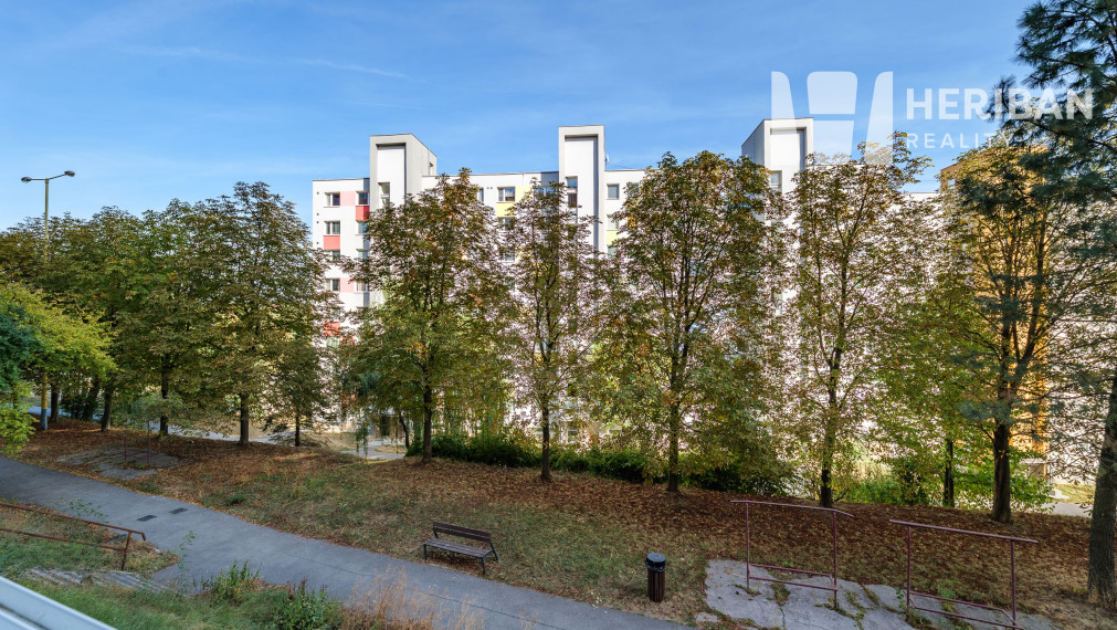 2-izb.byt s logiou, 50m2, rekonštr.,Titogradská ul, KE- KVP