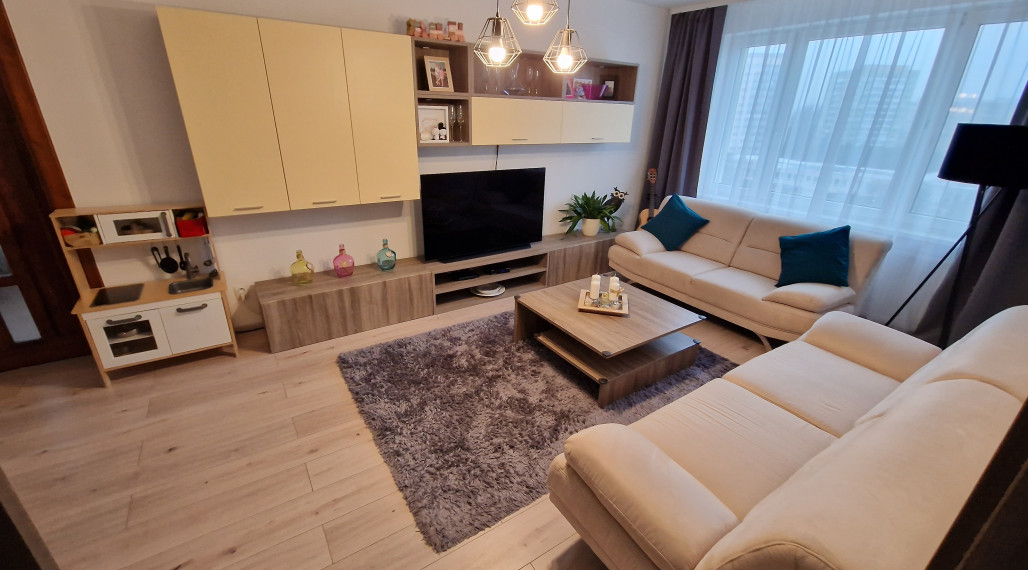 4-izb byt s logiou, rekonštr., 79m2, Ladožská ul, KE-Jazero