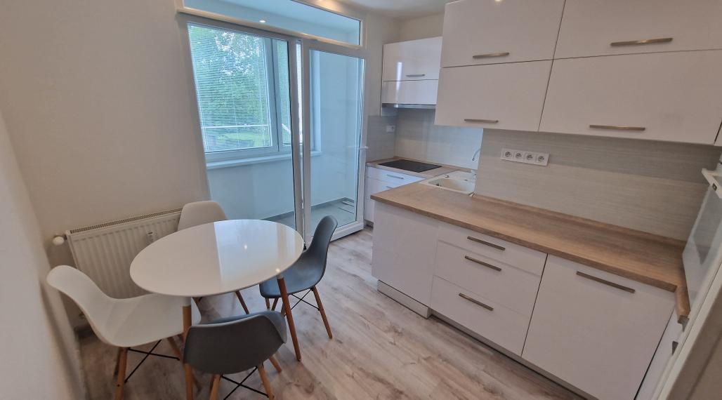 2 izb.byt, 50m2, zariadený, Čiernomorská ul, KE-Nad Jazerom