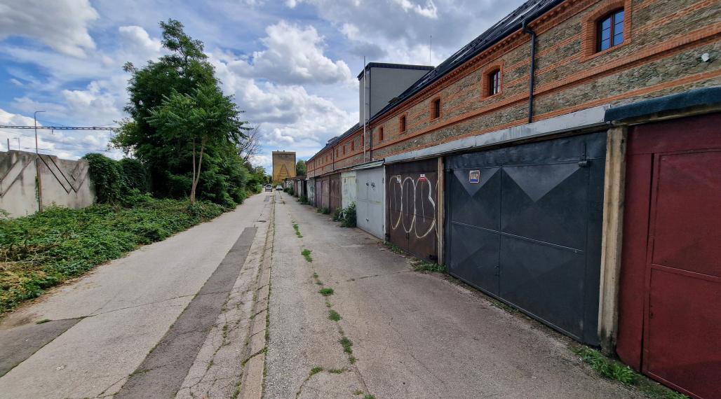panelová garáž, ul. Rampova / Stromova , KE-Staré Mesto