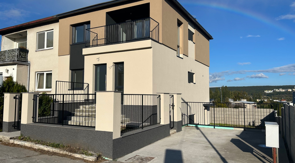 5 izb.RD+4 ár.pozemok, nová kvalitná rek.,Jazdecká ul, Sever