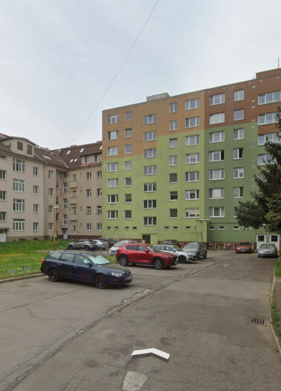 parkovacie miesto,za byt.domom Komenského 23,25, Staré mesto