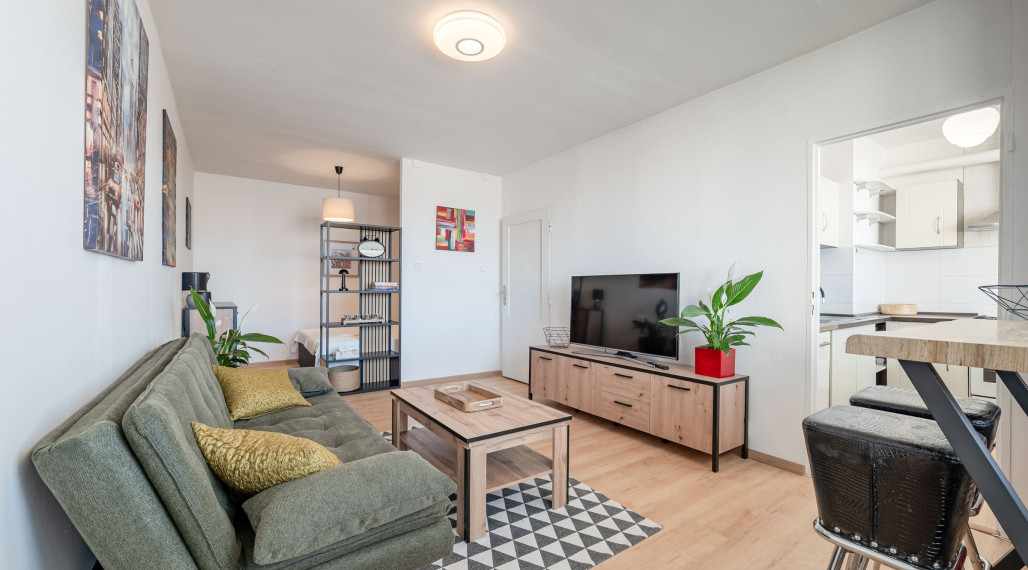 1,5 izb.byt,41m2,rekonštr.,zariadený, Kuzmanyho,Staré Mesto