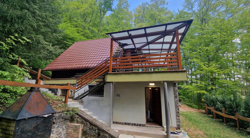 3izb.murovaná chata pri jazere, 21ár.pozemok, Bukovec