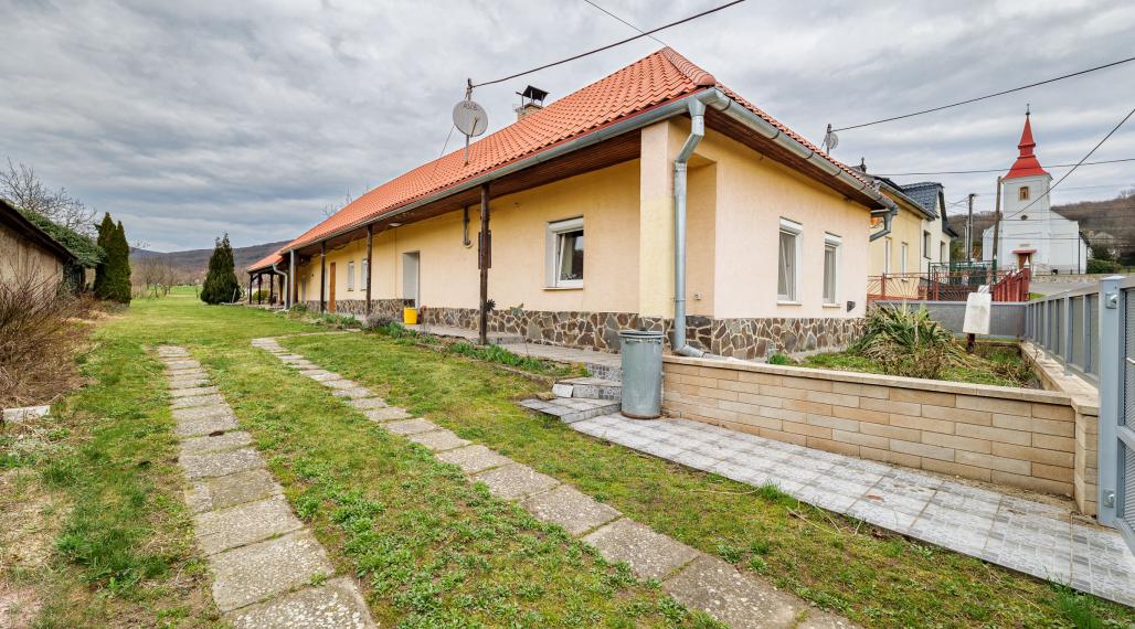 4izb.chalupa/RD v srdci Tokaja, obec Černochov, 25ár.pozemok