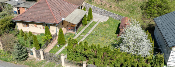 rekonštr.dom,12,5ár.pozemok,obec Hollóháza,Maďarsko