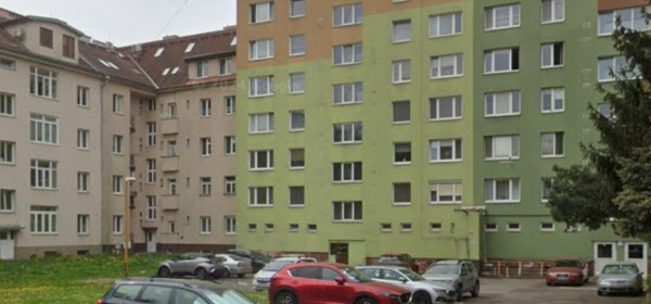 parkovacie miesto,za byt.domom Komenského 23,25, Staré mesto