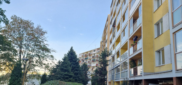 veľký 1 izb.byt s 6m logiou, 42m2, rekonštr., Tokajícká ul,  Ke-Furča