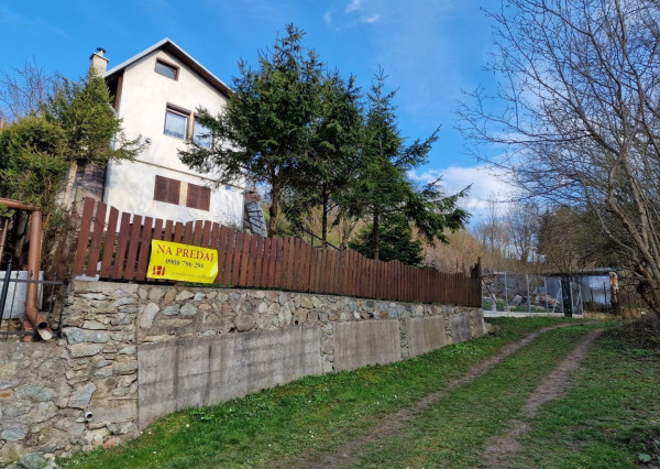 murovaná rekreačná chata, plyn+vodovod, 4,7ár.pozemok, Sokol-časť Uhrinč