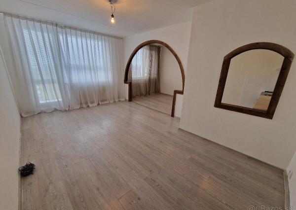 1-izb.byt s 6mlogiou,pražský typ,Važecká ul,Nad Jazerom