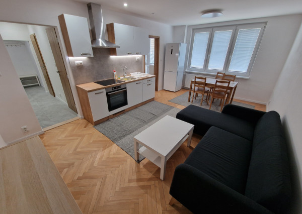 1,5 izb.byt s balkónom, nová rekonštr, Hroncova ul,KE-Sever