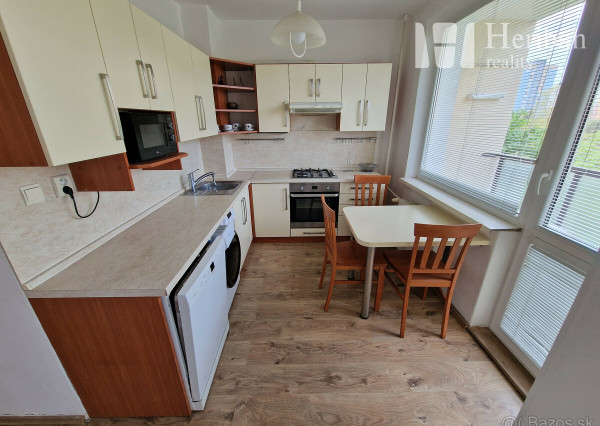 3-izb.byt s 2logiami, 65m2, 5.p, Jantárova ul, KE-časť JUH