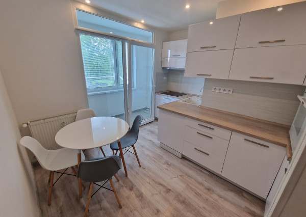 2 izb.byt, 50m2, zariadený, Čiernomorská ul, KE-Nad Jazerom