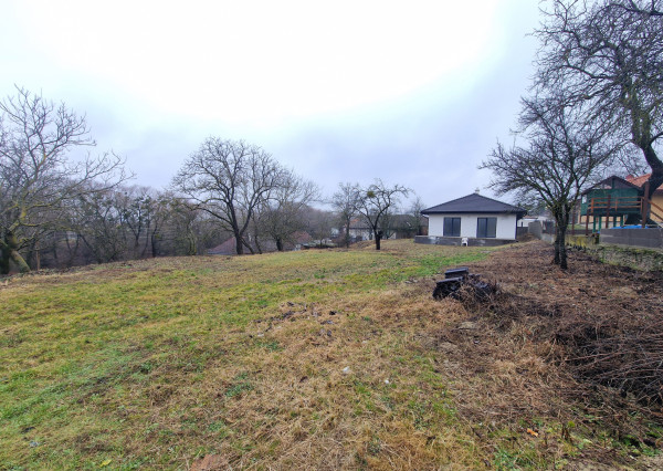8,3 ár.pozemok so stav.povolením na RD, obec Vyšná Hutka