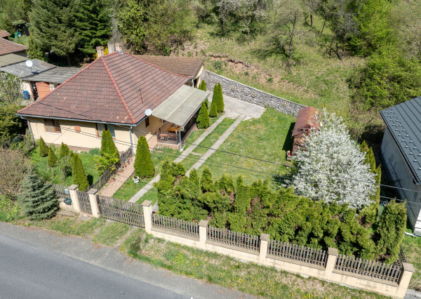 rekonštr.dom s 12,5ár.pozemkom,obec Hollóháza,Maďarsko