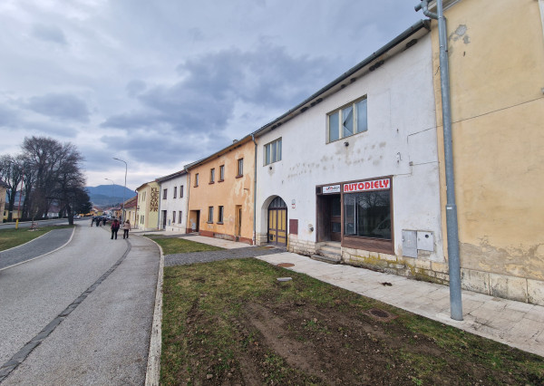 staromestský RD v centre, s 11ár.pozemkom, Spišské Vlachy