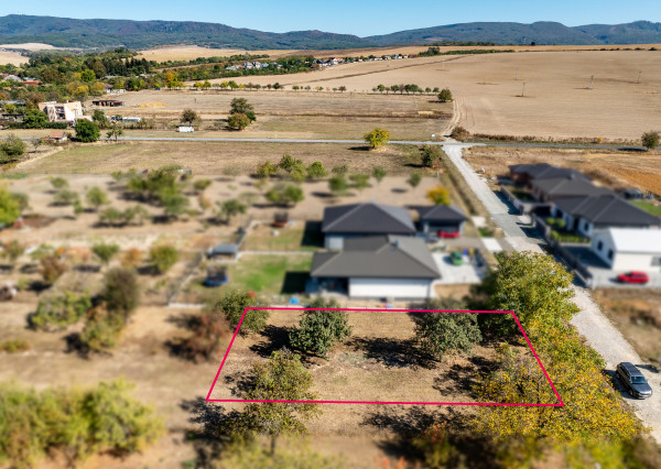 široký 6,5 ár.pozemok na výstavbu RD, Bačkovík, KE-okolie